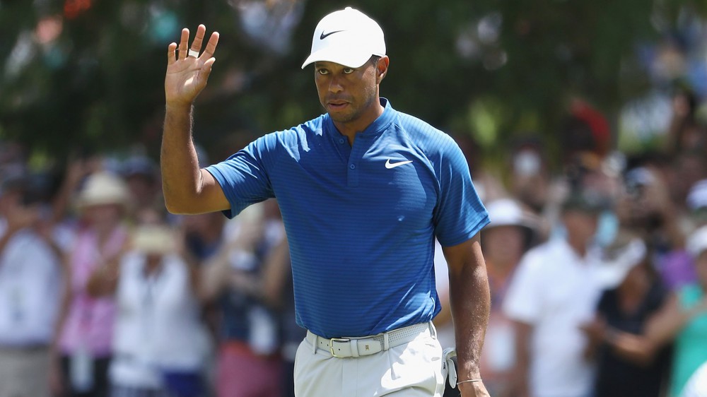 Hot in here: Woods wears 3 different shirts Saturday